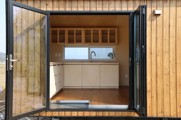 마룸 숲속의작은집 6평  – 폴딩도어 열어놓은 모습