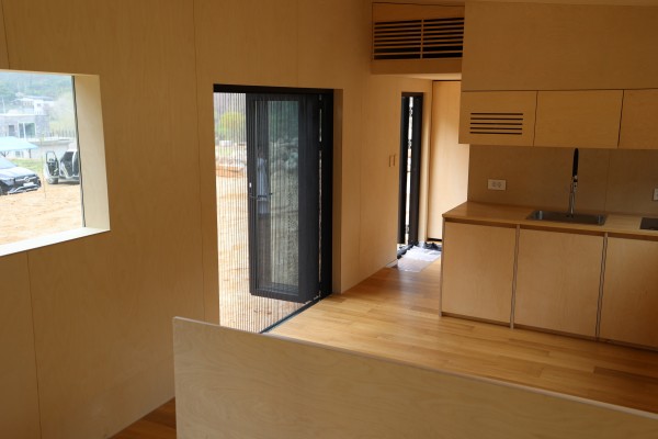 파노라마 대형 고정창 디테일 – 자연을 품은 슬로우캐빈