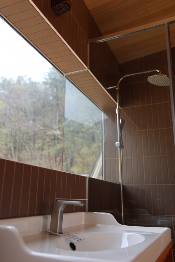 하부장 수납선반 디테일 – 효율적인 주방 구조