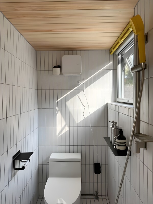 강화도 숲속의작은집 외관 – 농어촌민박으로 운영 중인 5평 이동주택